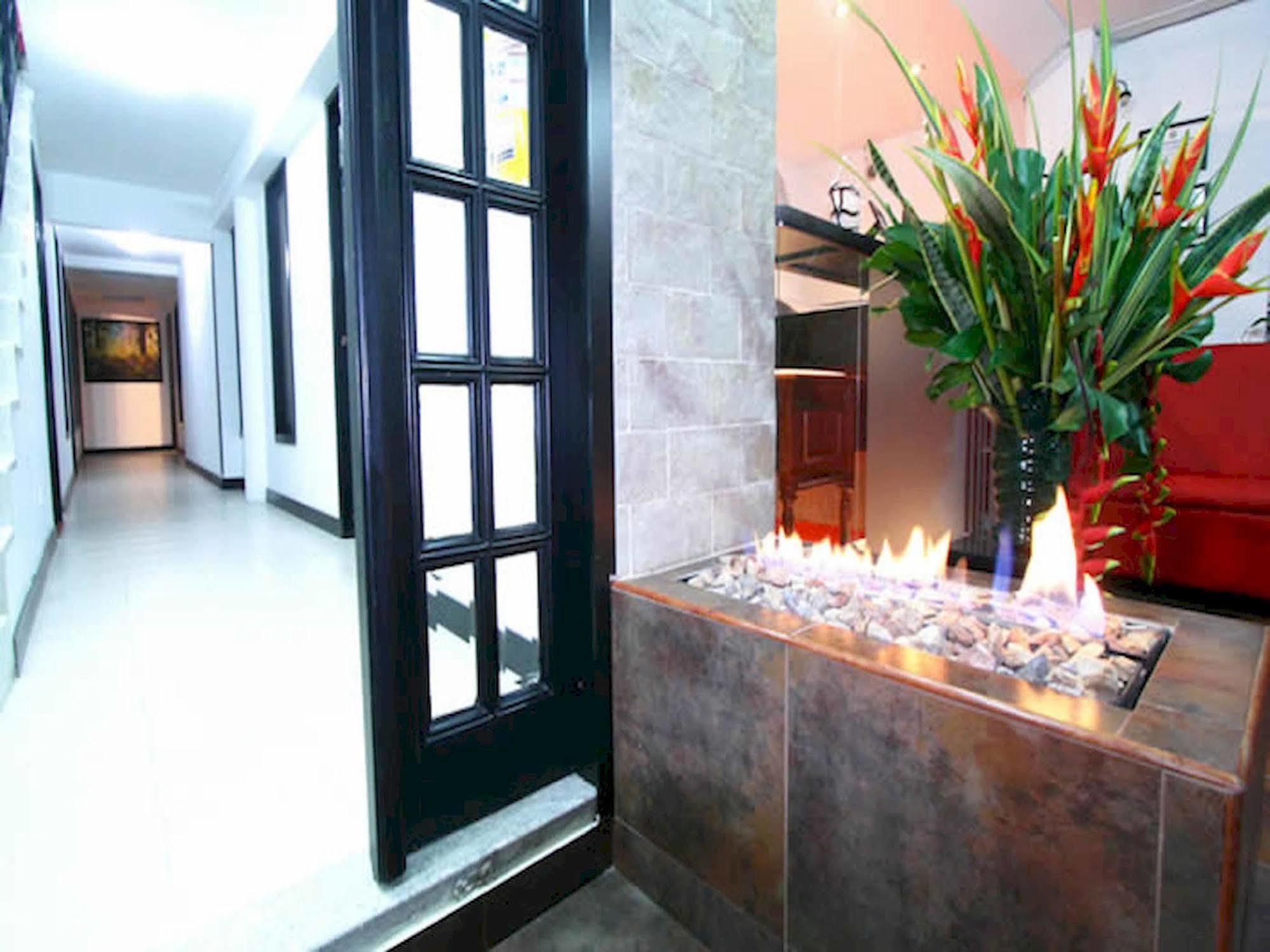Hotel Aj Ferial Bogota Bagian luar foto